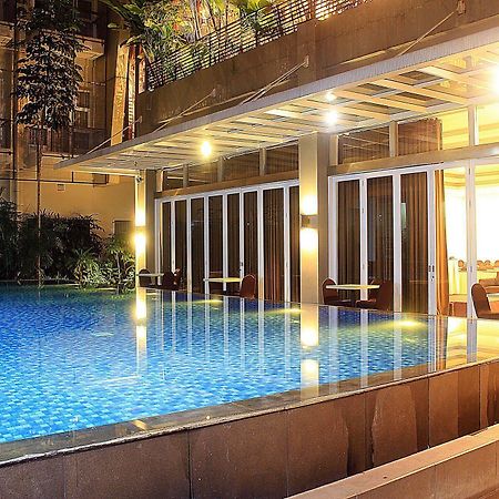Zen Premium Setrawangi Raya Hotel Бандунг Екстериор снимка