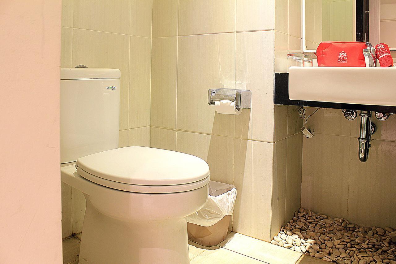 Zen Premium Setrawangi Raya Hotel Бандунг Екстериор снимка