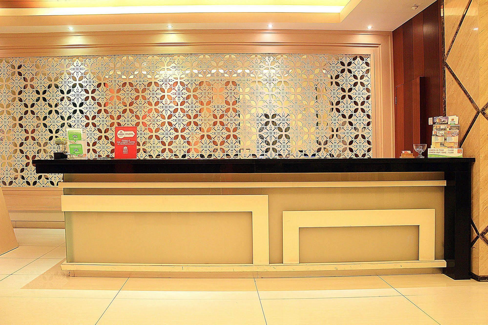 Zen Premium Setrawangi Raya Hotel Бандунг Екстериор снимка