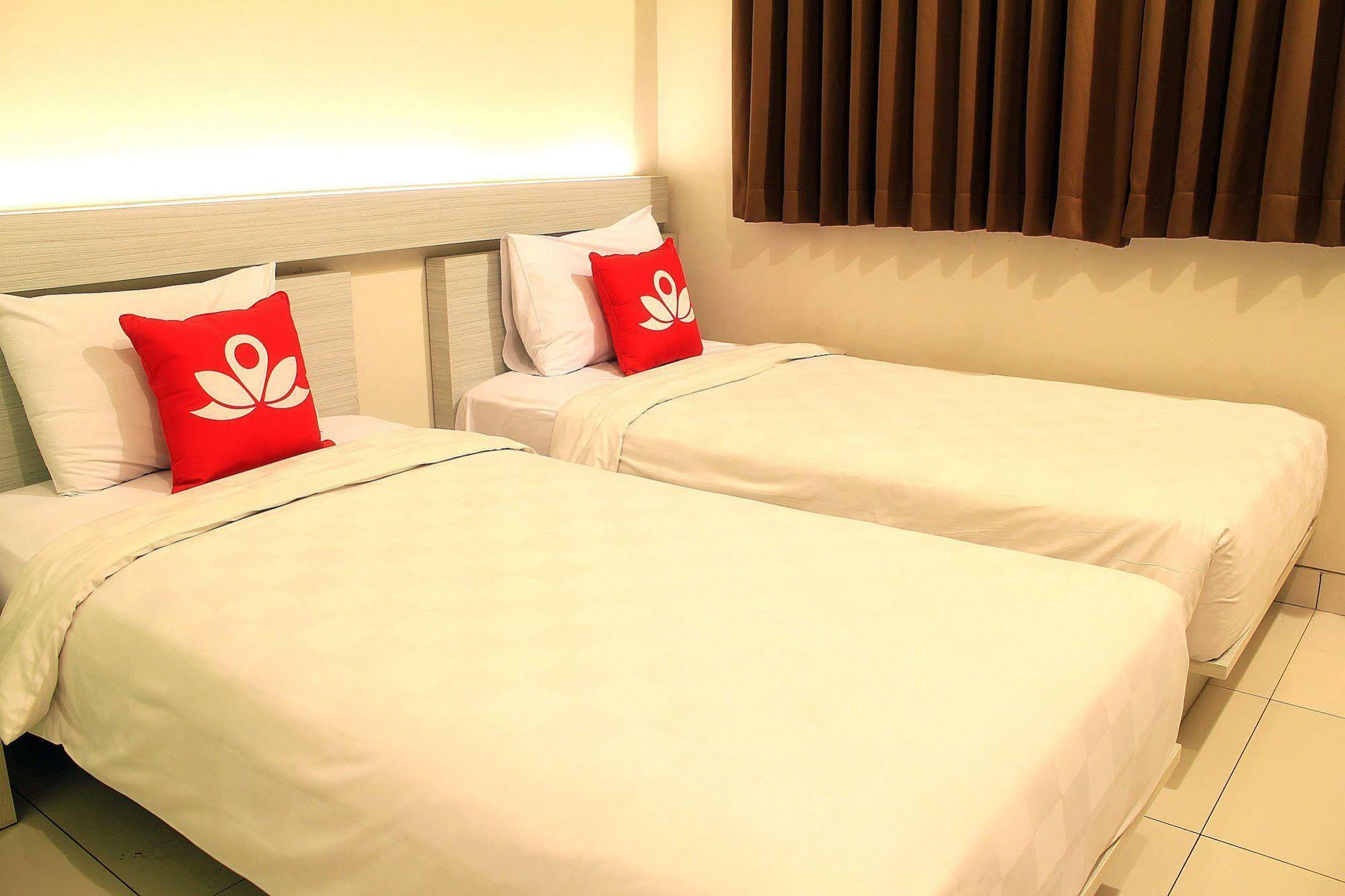 Zen Premium Setrawangi Raya Hotel Бандунг Екстериор снимка