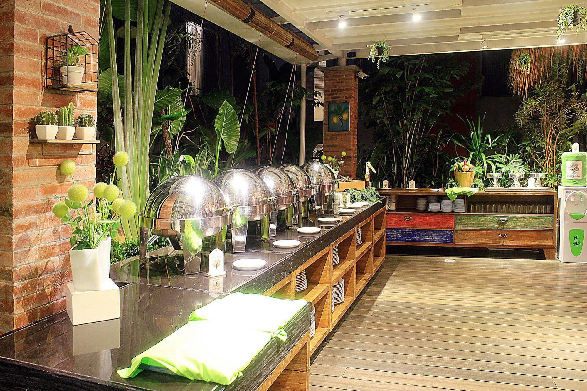 Zen Premium Setrawangi Raya Hotel Бандунг Екстериор снимка